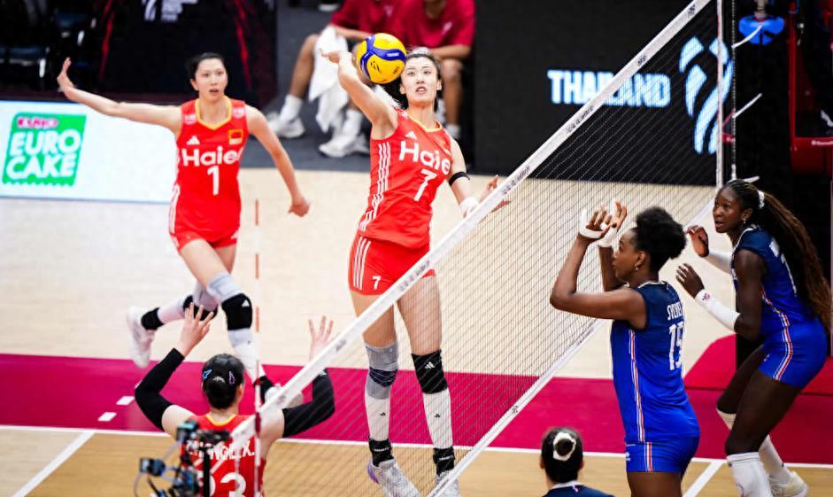 女排世锦赛悲喜夜：中国队1-3爆冷出局，巴西逆转，八强已出六席